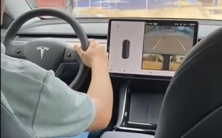 特斯拉后刹车灯一直亮无法关闭怎么办？