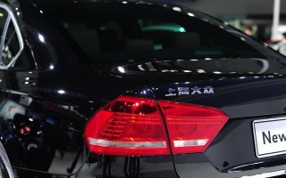 大众新款帕萨特转向灯演示——舒适与安全的驾驶体验（领先科技打造智能驾驶新款帕萨特转向灯演示）