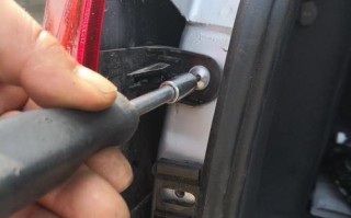 斯柯达转向灯更换灯泡指南（详细教程帮助您轻松完成灯泡更换）