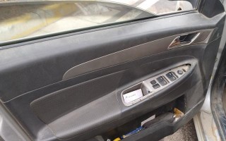 东风风神S30转向灯打不开的解决方法（快速修复您的转向灯问题）