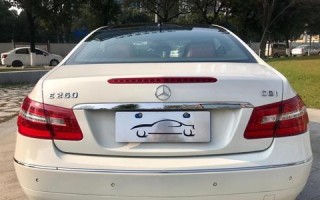 奔驰e260右转向灯亮起的原因是什么？如何解决？