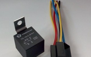 2001年宝马728转向灯继电器位置在哪里？如何更换？