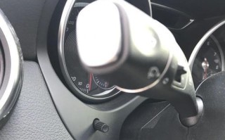 奔驰转向灯后面亮前面不亮了怎么回事？如何快速解决？