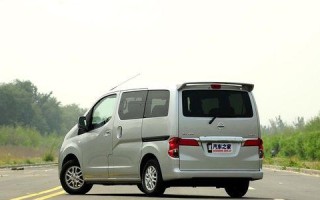 日产NV200后刹车灯不熄灭问题调查与解决方法（探索日产NV200后刹车灯持续亮起的原因及解决办法）