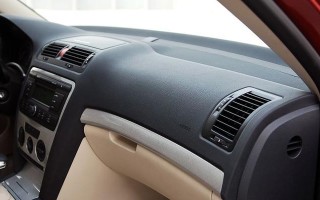 如何更换斯柯达明锐的后转向灯（简易教程教您轻松完成）