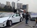 特斯拉刹车灯和刹车踏板硬连接是什么？如何解决硬连接问题？
