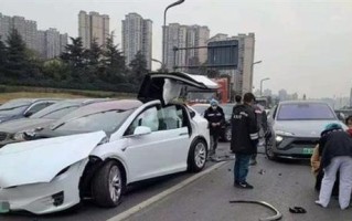 特斯拉刹车灯和刹车踏板硬连接是什么？如何解决硬连接问题？