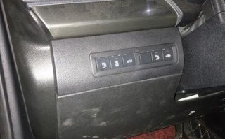 如何更换标致408后视镜转向灯（简单教程让您轻松完成更换任务）