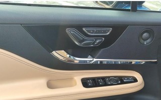 林肯冒险家转向灯的开启方式及作用（探究林肯冒险家转向灯的灵活性和安全性）