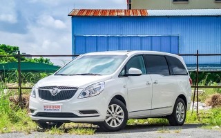 别克GL8商务车——豪华商务之选（别克GL8商务车的性能与配置）