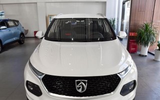 宝骏510右前转向灯开路，确保行车安全（驾驶必备的安全装置）