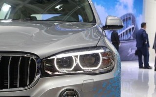 特斯拉ModelY不打转向灯变道的危害与解决之道