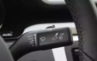 宝马转向灯闪烁三次代表什么？遇到这种情况该怎么办？