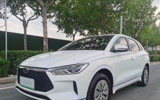 比亚迪e2刹车灯不亮怎么办？如何快速检查和更换？