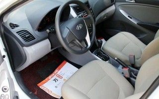 2016款现代瑞纳转向灯使用教程（学会正确使用转向灯）