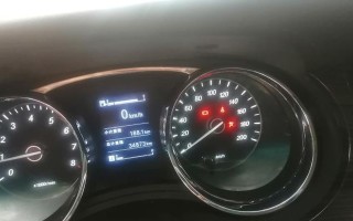 宝骏730近光灯和转向灯同时亮起的原因是什么？