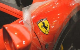 探索法拉利F8的炫酷转向灯设计（揭秘法拉利F8转向灯的技术创新与风格）