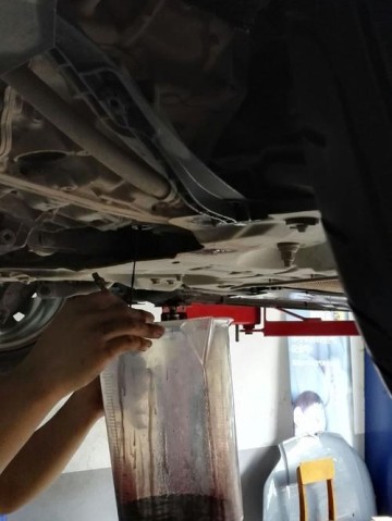 汽车变速箱油更换需要多少钱？更换周期是多久？
