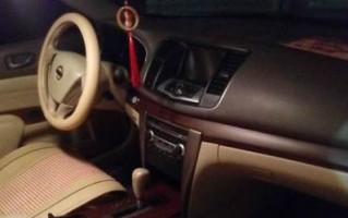 2012款日产天籁刹车灯更换费用是多少？需要多长时间？