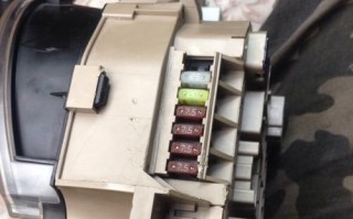标致408右前转向灯常亮怎么办？如何维修？