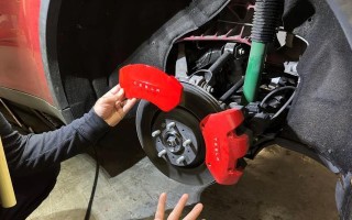 特斯拉刹车灯灯泡更换教程？需要哪些工具和步骤？