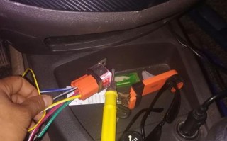 五菱宏光s转向灯继电器在哪里？如何快速找到位置图？