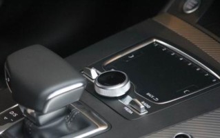 奥迪q5l转向灯拨杆头上的按键位置？如何操作？