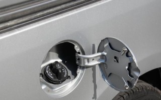 五菱荣光s加装防盗器时转向灯线找不到怎么办？