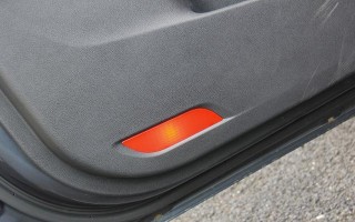 吉利帝豪gl左右转向灯的线在哪里？如何检查和更换？