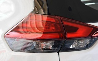 日产高位刹车灯不亮怎么办？快速解决方法是什么？