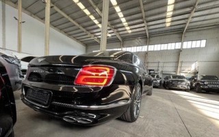 宾利飞驰后尾转向灯展示（奢华灯光舞动）