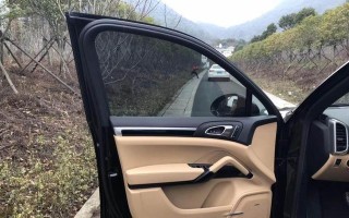 保时捷卡宴倒车镜转向灯拆卸方法（轻松拆卸倒车镜转向灯）