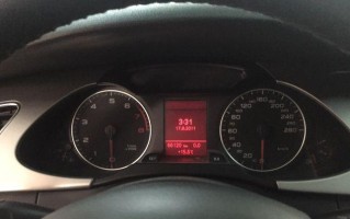 奥迪A4L转向灯报警灯亮是怎么回事？如何解决？