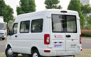 依维柯后转向灯价格分析及购买指南（依维柯后转向灯价格与性能对比）