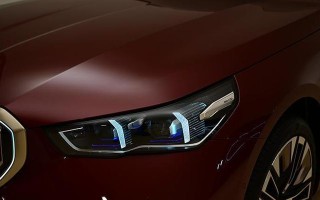 如何区分宝马五系转向灯的正负极（揭秘宝马五系转向灯接线方法及注意事项）