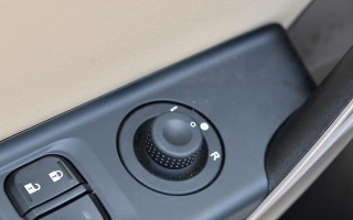 宝骏730后视镜转向灯常亮？如何快速解决？