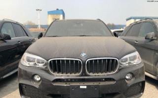 新款特斯拉Model3的出色性能与创新科技（领先市场的电动汽车）