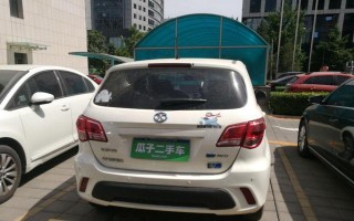 北汽新能源EV160刹车灯的设计与功能分析