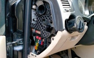 起亚赛拉图流水转向灯常亮怎么办？如何快速解决？