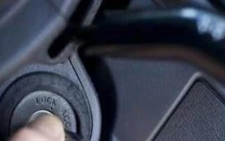 新能源车停车时挂哪个档位更安全？不熄火状态下最佳选择是什么？