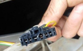 东风标致前侧转向灯拆卸方法是什么？需要哪些工具？