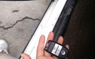 起亚kxcross后视镜转向灯更换方法？需要多少费用和时间？