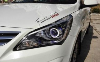 现代悦纳打左转向灯右侧亮（时尚前卫的驾驶体验）