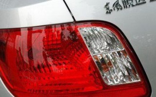 起亚转向灯右边闪两下就不亮了怎么办（解决起亚车辆右转向灯失灵的方法）