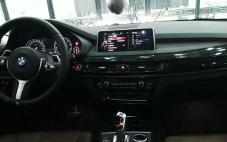 揭秘宝马方向盘转向灯的拆卸过程（轻松掌握宝马方向盘转向灯的拆装技巧）