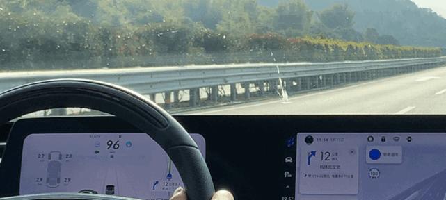 特斯拉侧面转向灯闪烁原因及解决方法（详解特斯拉车辆侧面转向灯频繁闪烁问题）-第3张图片-好赞用车