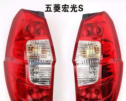 五菱荣光双排新卡后轮转向灯拆卸指南（轻松学会拆卸和更换五菱荣光双排新卡后轮转向灯）-第1张图片-好赞用车