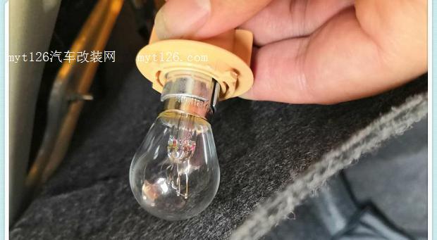 特斯拉刹车灯灯泡更换教程（简易步骤帮助您更换特斯拉刹车灯灯泡）-第3张图片-好赞用车