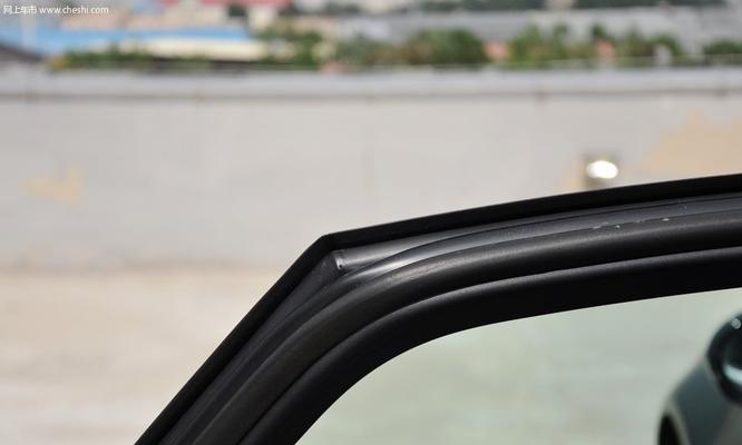 奥迪A6后视镜带转向灯的拆卸与维修指南（掌握拆卸方法）-第1张图片-好赞用车
