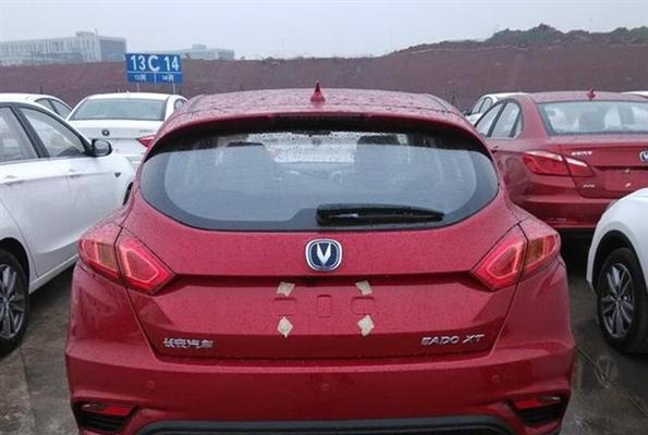 长安逸动xt后刹车灯改爆闪，提升行车安全（用创新改变行车体验）-第3张图片-好赞用车